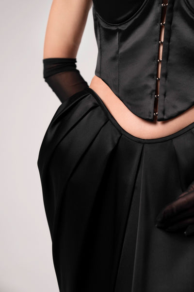 Valmira - Black Crown