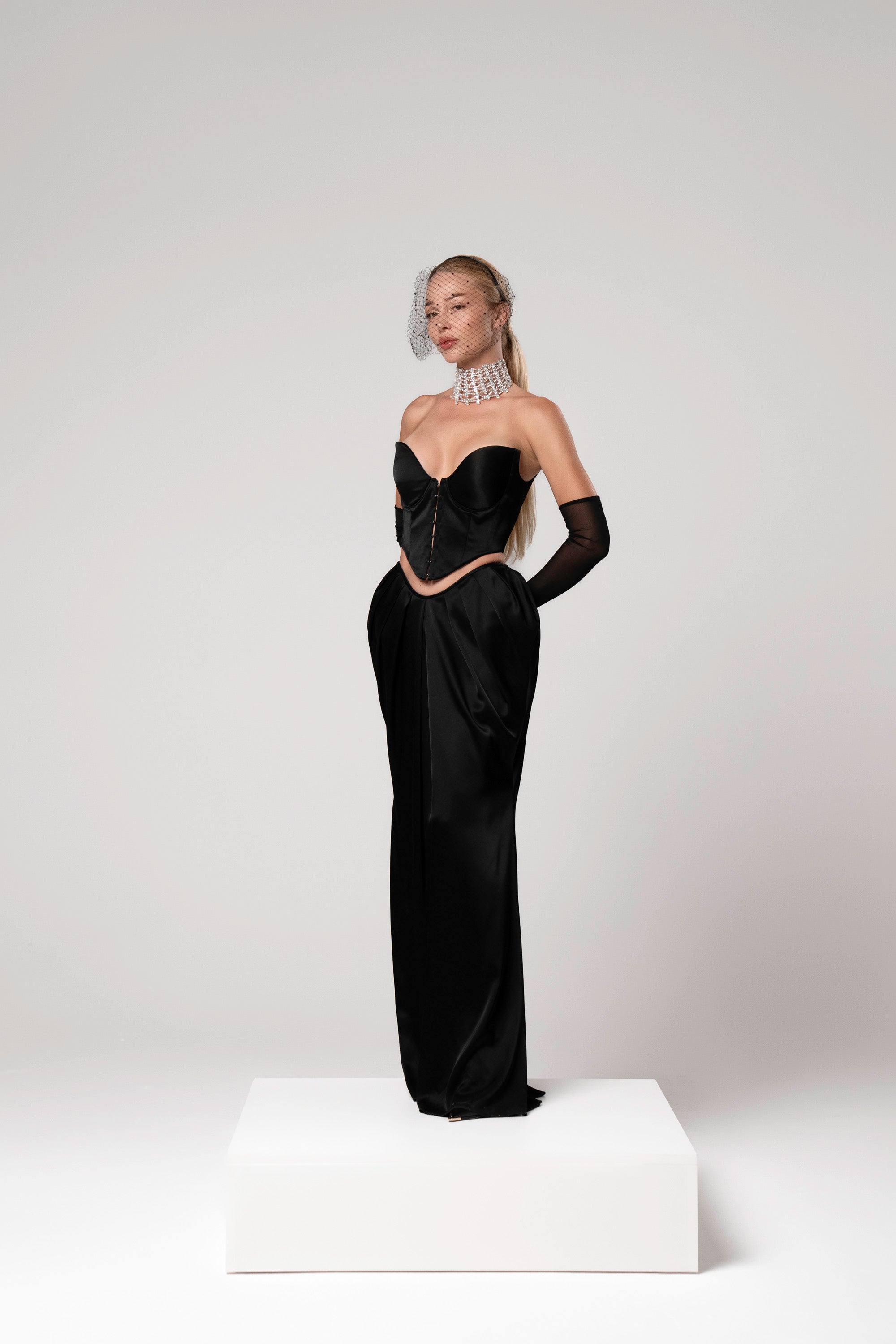 Valmira - Black Crown