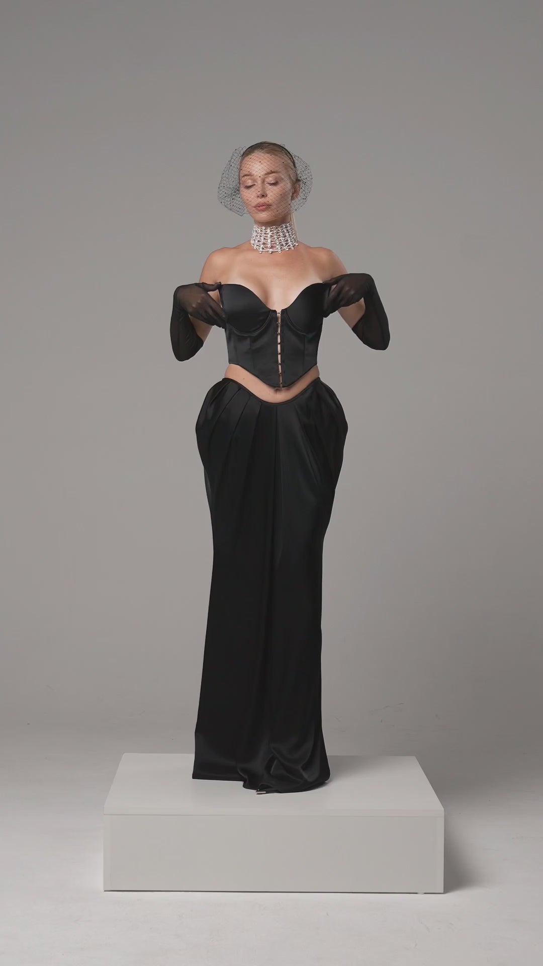 Valmira - Black Crown